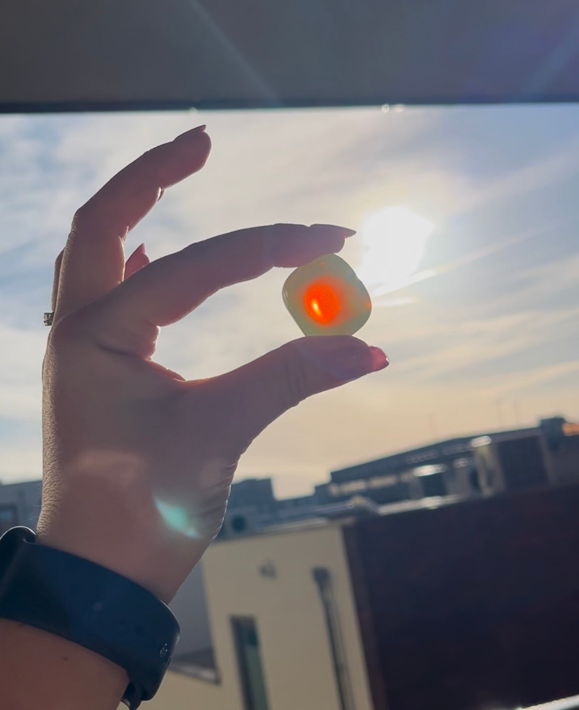 Opaliet trommelsteen