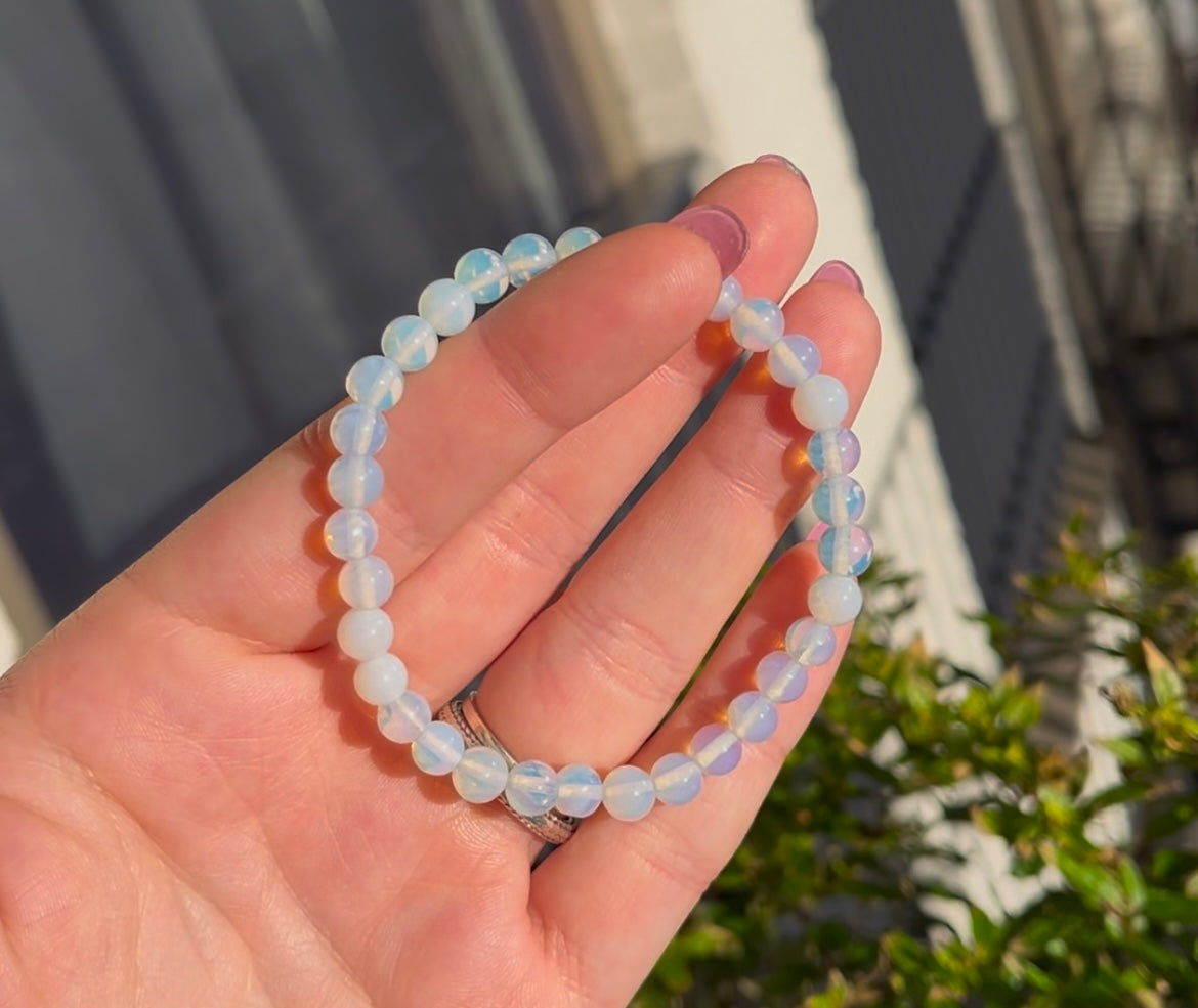 Opaliet kogelarmband 6mm