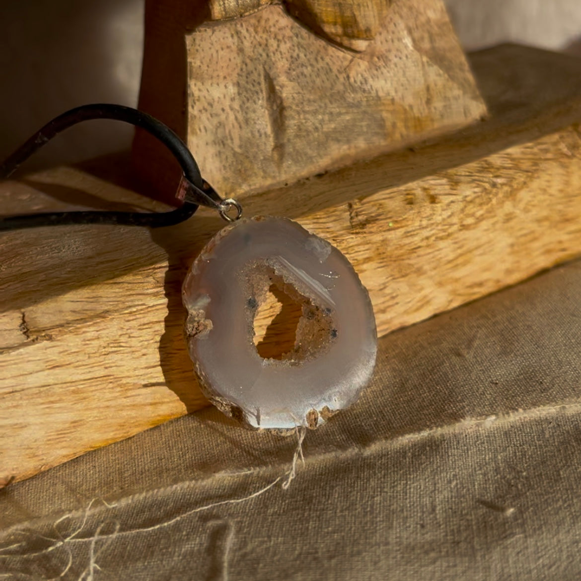 Agaat geode kettinghangers (zilverkleurig)