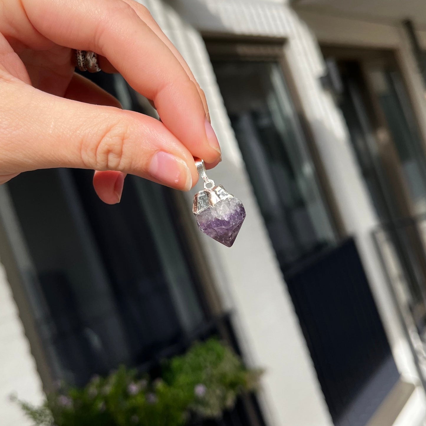 Amethist ruw verzilverde kettinghanger