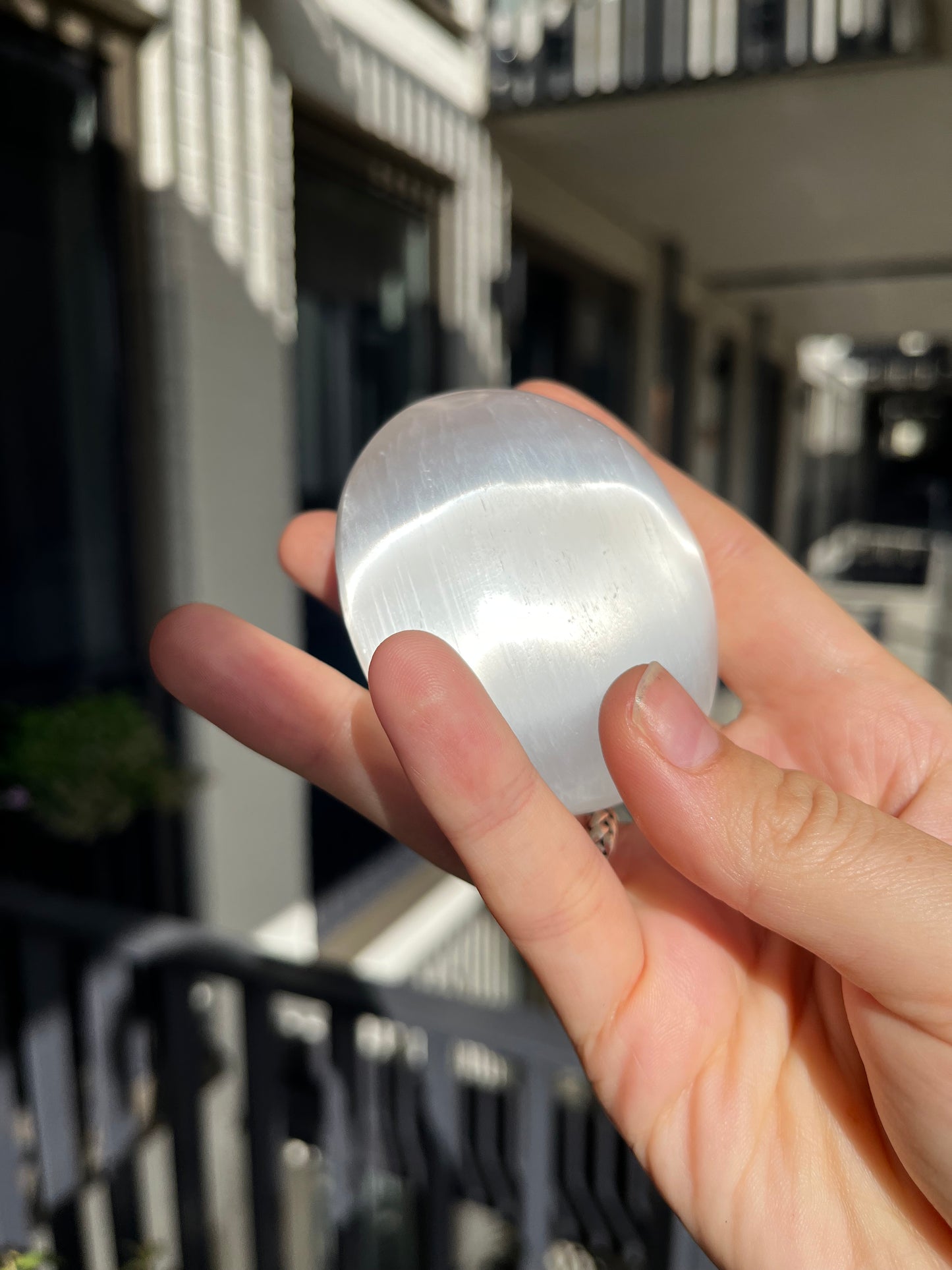 Edelsteen seleniet handsteen