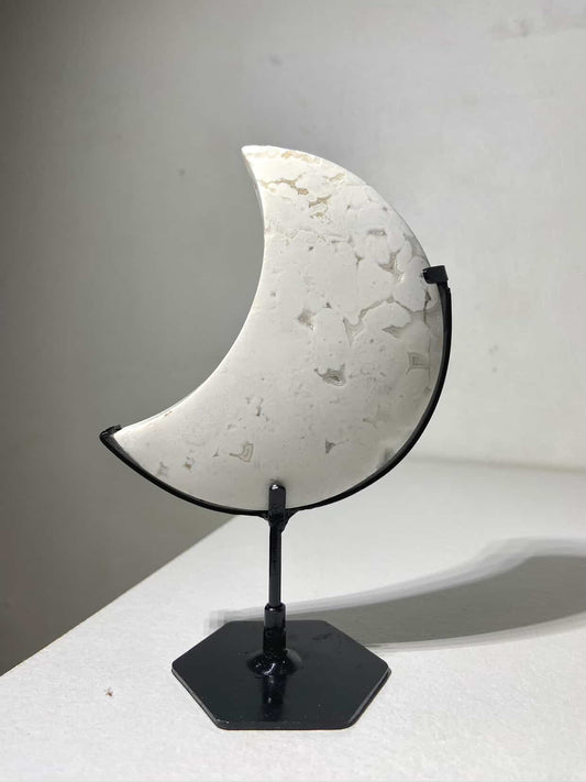 White plume agaat maan op standaard