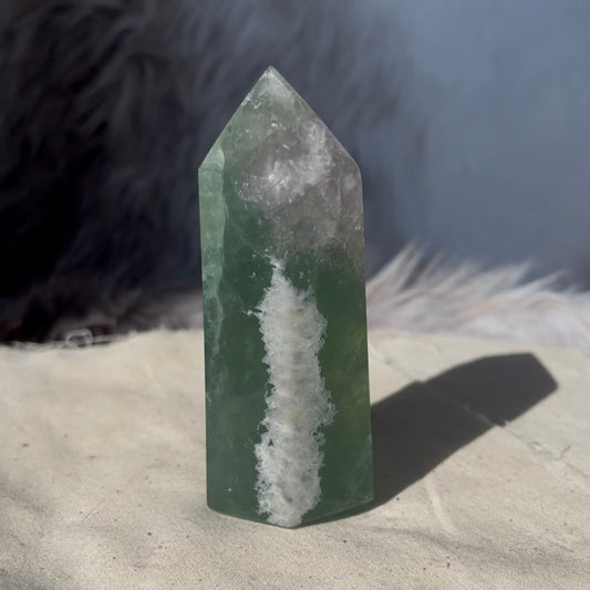 Groene fluoriet toren uit Mongolië