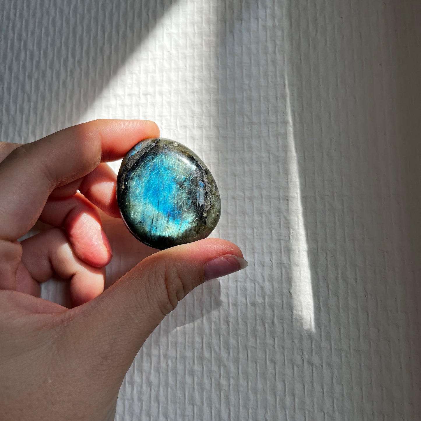 Edelsteen trommelsteen Labradoriet