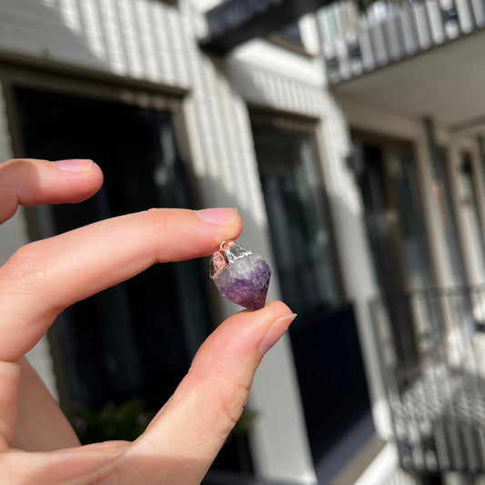 Amethist ruw verzilverde kettinghanger